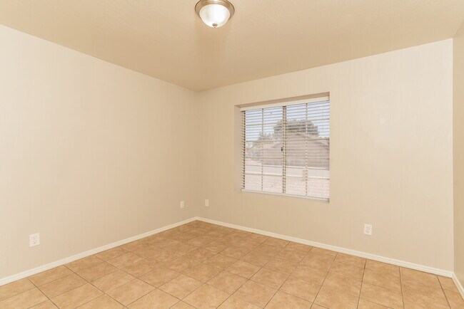 Building Photo - 7580 W San Miguel Ave
