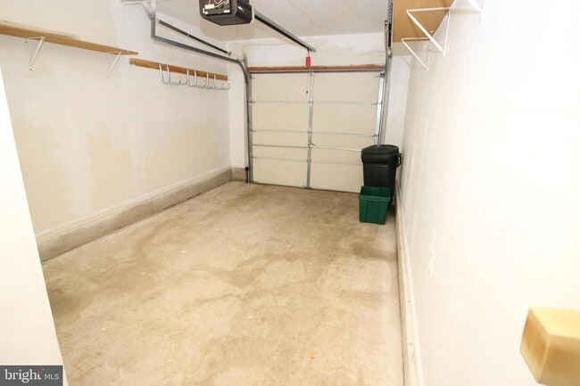 Building Photo - 1004 Julian Dr W