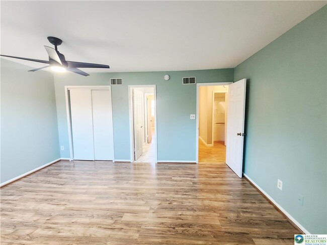 Building Photo - 241 Willow St