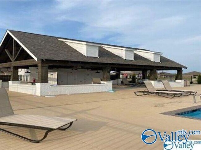 Building Photo - 172 Shangrila Wy