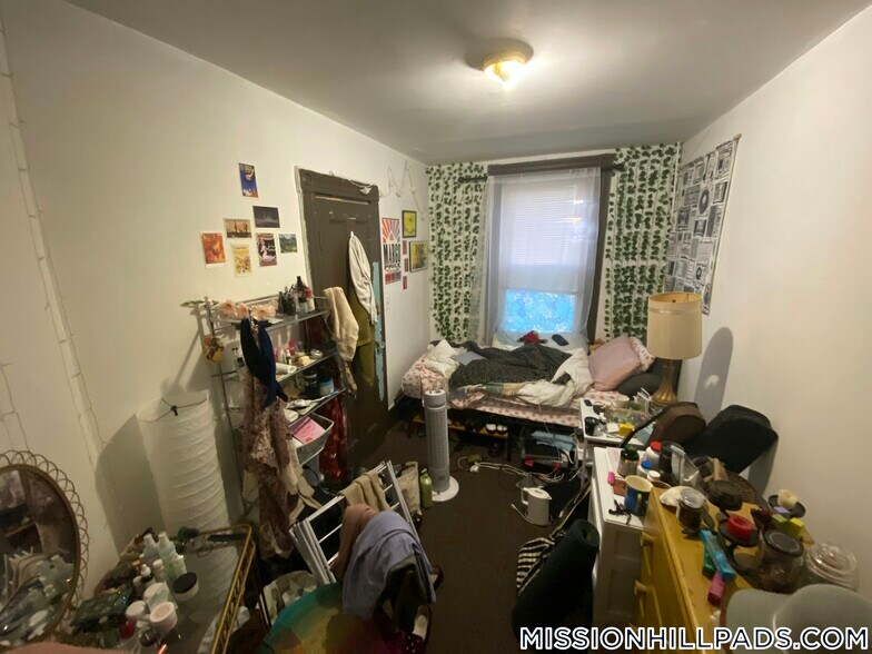 Building Photo - 8 Parker Hill Ave