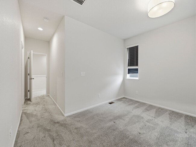 Building Photo - 6222 Kinston Pkwy
