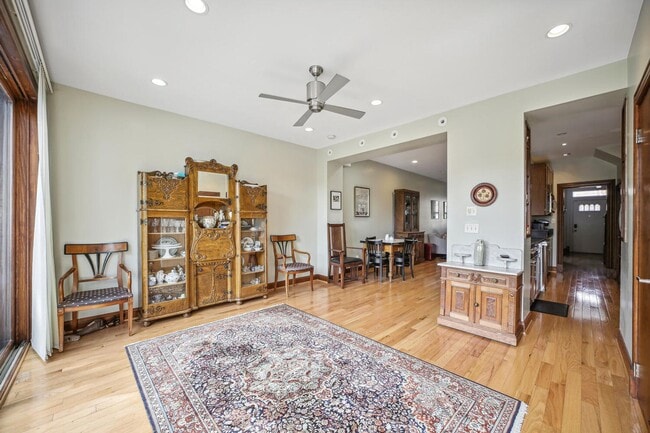 Building Photo - Modern Rowhome with Private Parking Pad! AVAILABLE NOW!