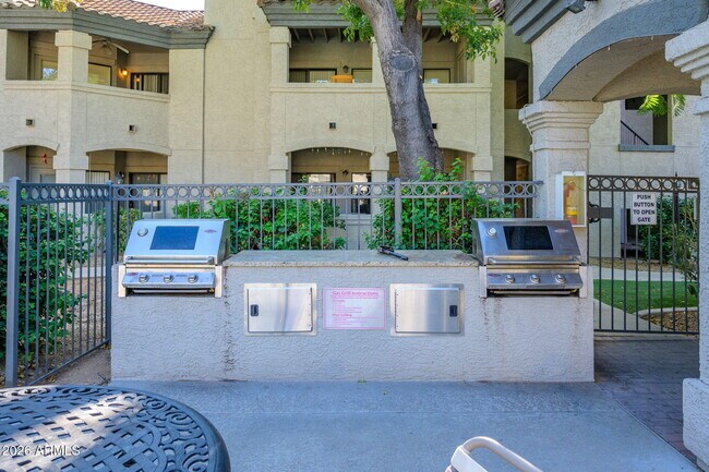 Building Photo - 15095 N Thompson Peak Pkwy