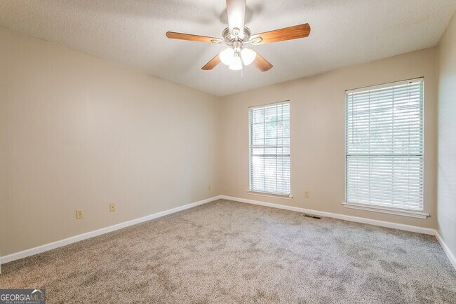 Building Photo - 4681 Woodglen Ct