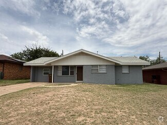 Building Photo - Large 4/2 with fenced in back yard