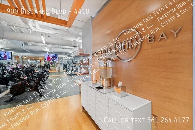 Building Photo - 900 Biscayne Blvd