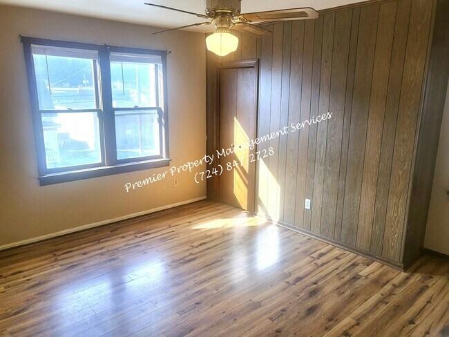 Building Photo - 919 6th Ave