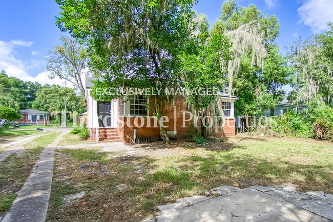 Building Photo - 8057 Oakwood St