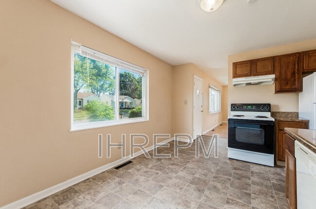 Building Photo - 2063 Belcher Dr
