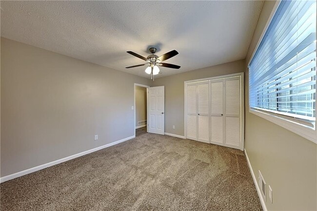 Building Photo - 220 Sabrina Ct