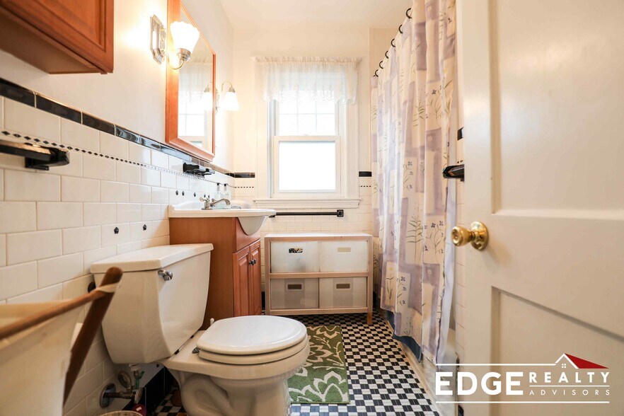 Building Photo - 33 Benjamin Rd