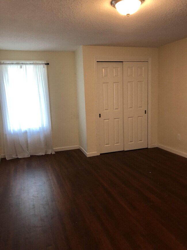 Building Photo - 201 Middle St