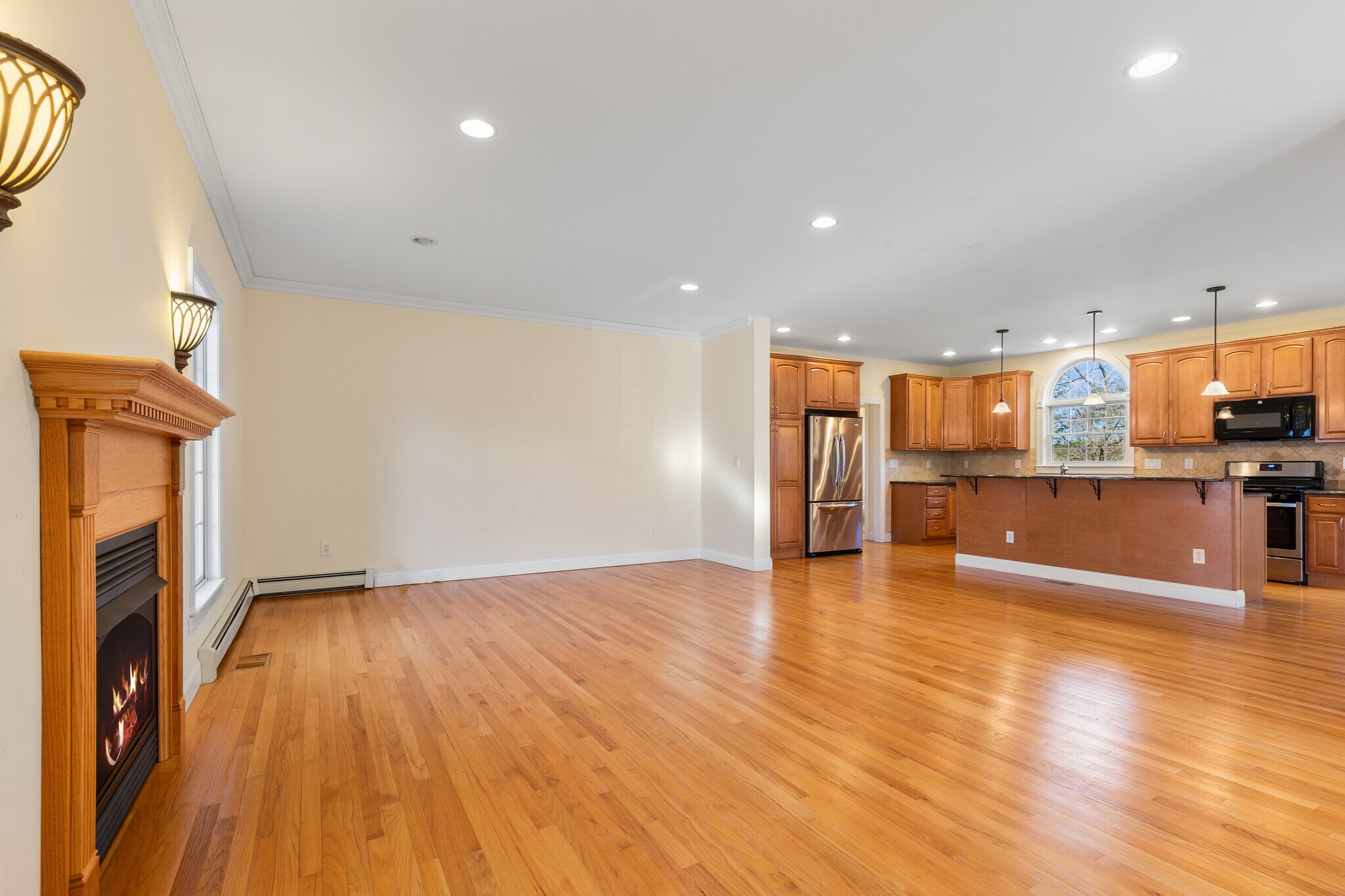 Building Photo - 243 Knollwood Ave