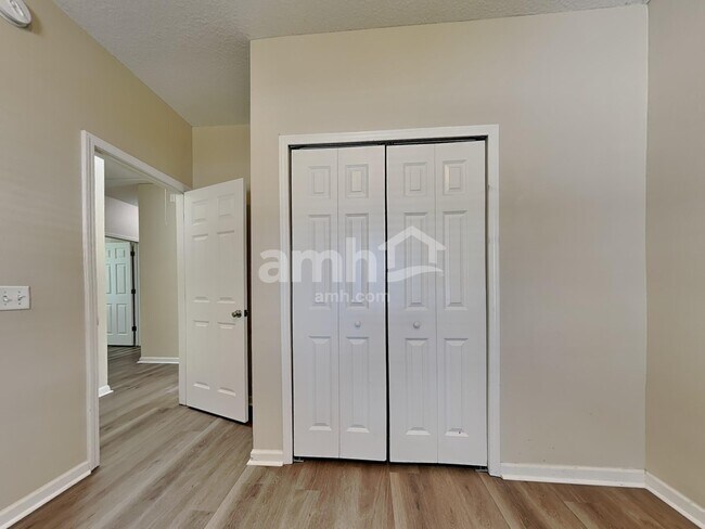 Building Photo - 30 Valley Oak Dr