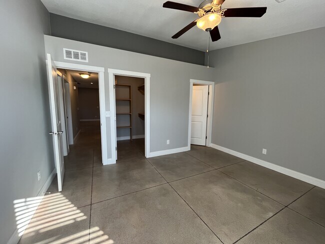 Building Photo - 5326 Hillside136