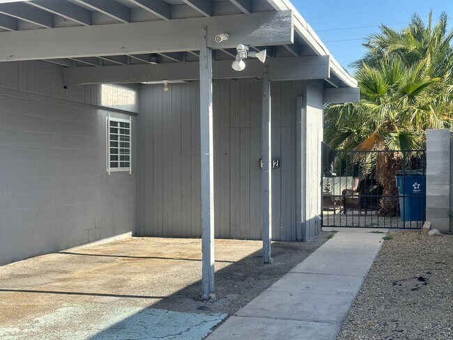 Building Photo - 3 Bedroom Townhouse
