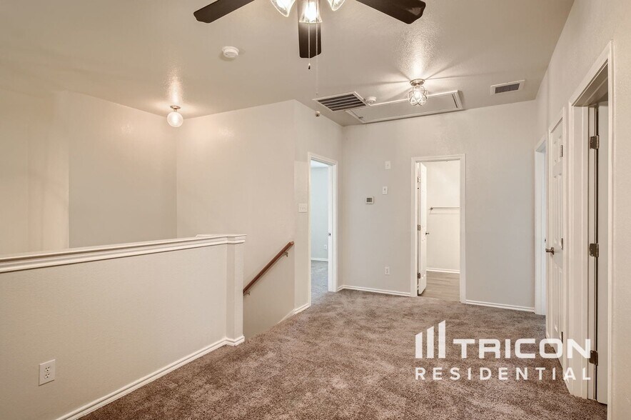 Building Photo - 5924 Woodoak Dr