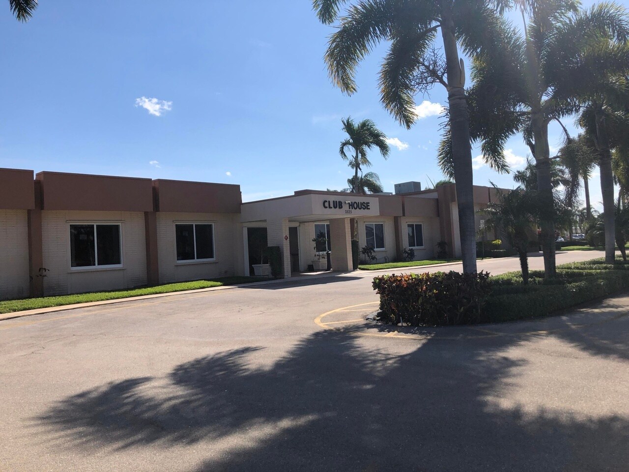 Building Photo - 2723 Dudley Dr E