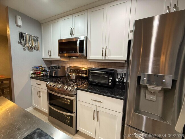 Building Photo - 1816 E Royal Tern Ln