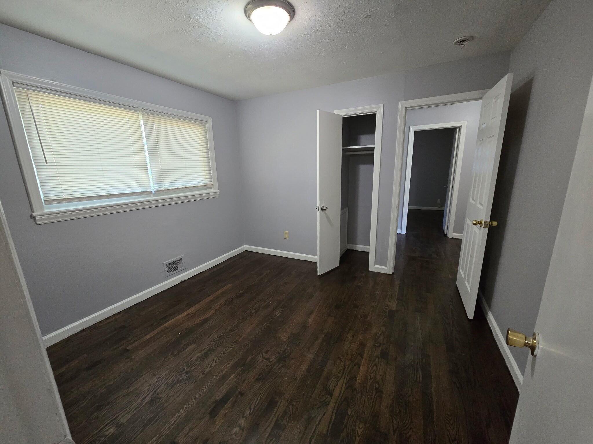 Building Photo - 2297 Glendale Dr