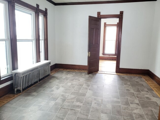 Building Photo - 5 bed 2 bath Single Family Home in Wausau