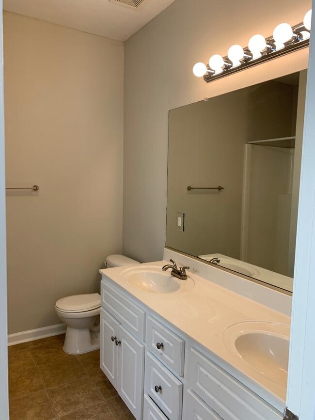 Building Photo - 4310 E Barcelona Way