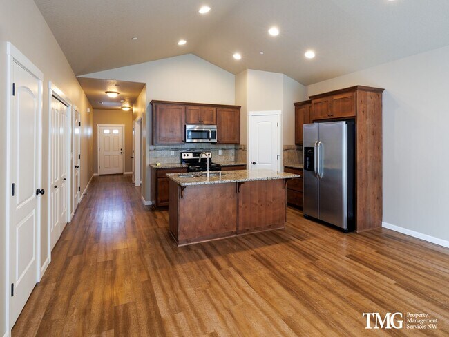 Building Photo - Centrally Located Townhome with Attached Garage & AC