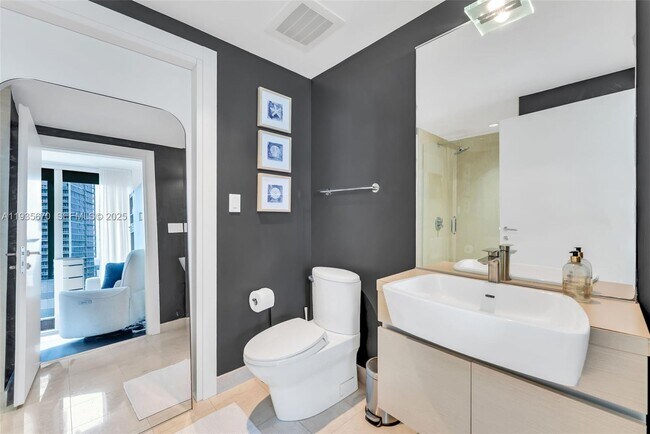 Building Photo - 200 Biscayne Blvd Way