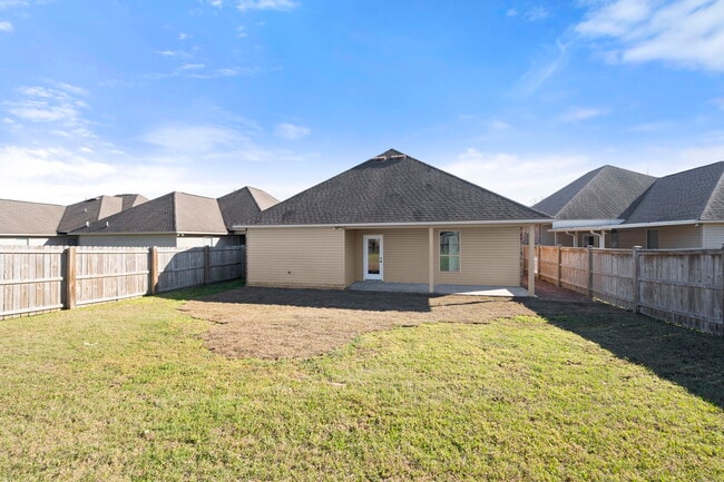 Building Photo - 37184 Sills Dr