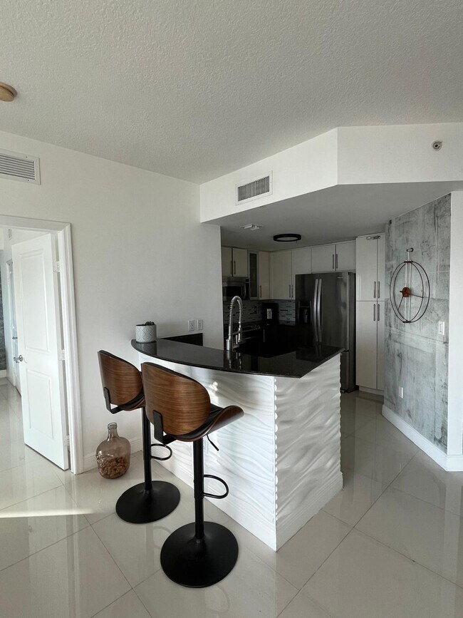 Building Photo - 7910 Harbor Island Dr