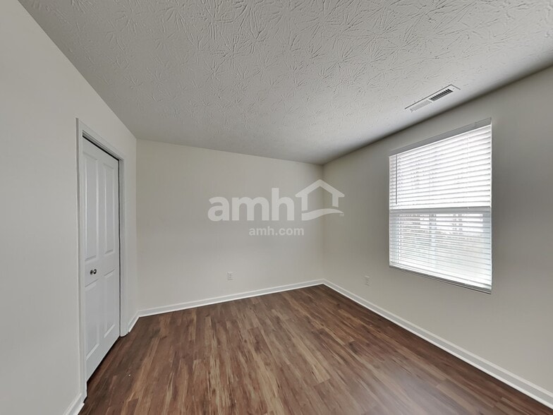 Building Photo - 99 Wooded Ridge Dr