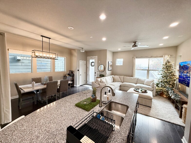 Building Photo - 1801 W 67th Pl