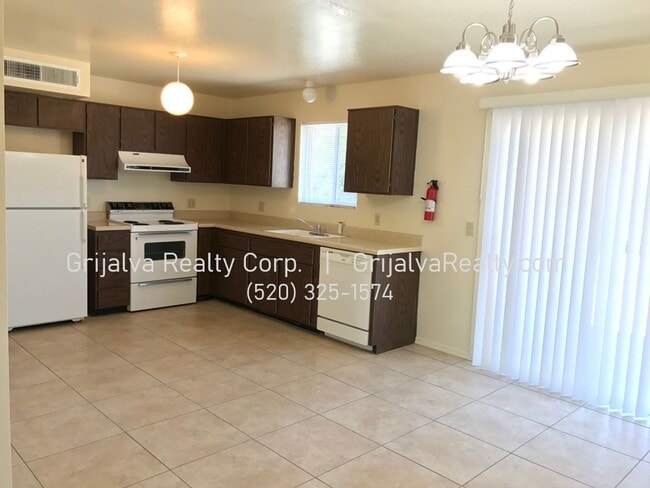 Building Photo - Beautiful 3 Bedroom, 2 Bath Eastside House (Escalante/Camino Seco)