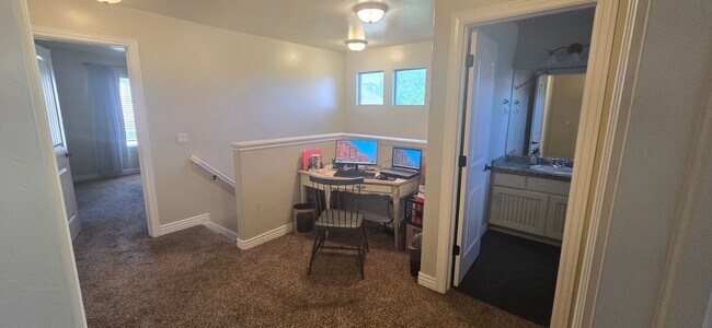 Building Photo - Beautiful 3 Bed 3.5 Bath in Riverton!!