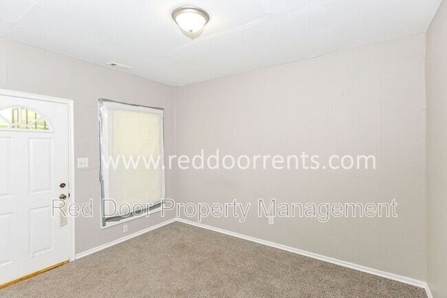 Building Photo - 2901 N Chester Ave
