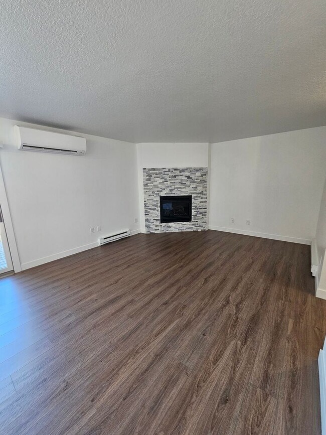 Building Photo - 42 Golf Course Ln