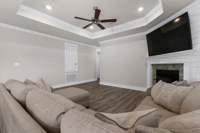 Building Photo - 1048 Pheasant Cir