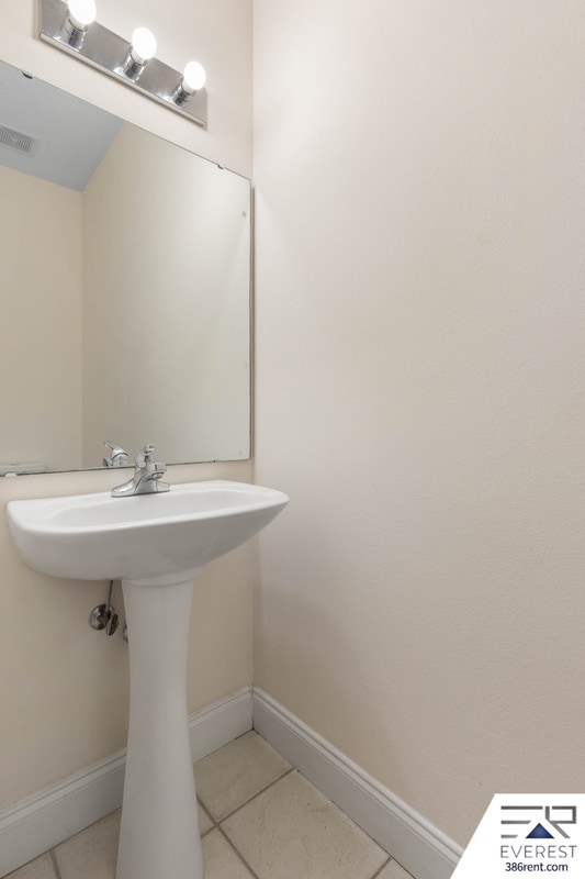 Building Photo - 7 Robin Pl