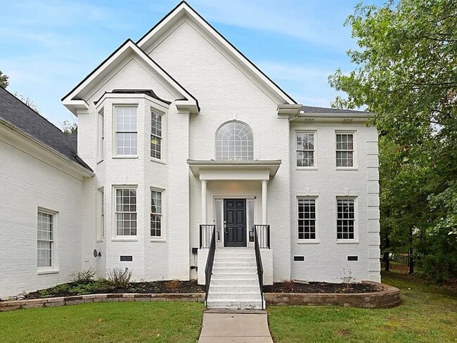 Primary Photo - Stunning 5BR Executive Style Home in Brentwood