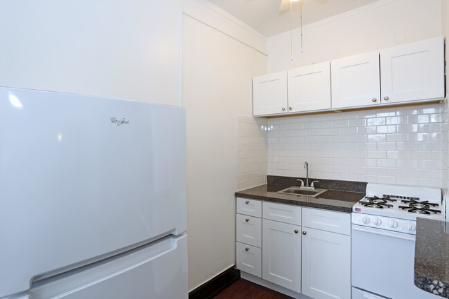 Studio 1BA - (A) Upgrade - Kitchen - Southmoor Apartments