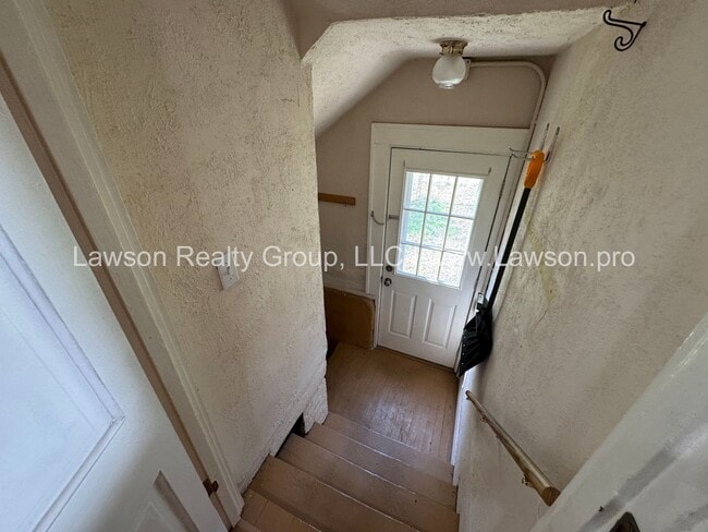 Building Photo - Large Raleigh Court Home on a Corner Lot