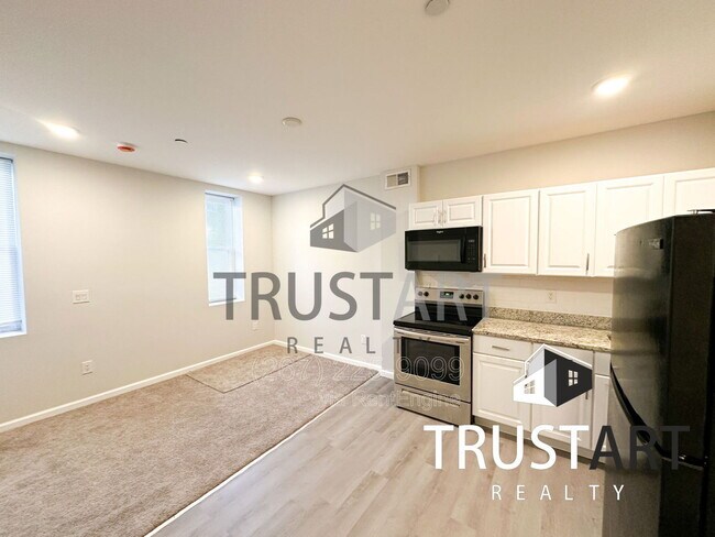 Building Photo - 2404 W Thompson St