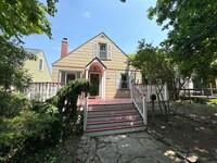 Building Photo - Clintonville Single Family House, Immaculate!