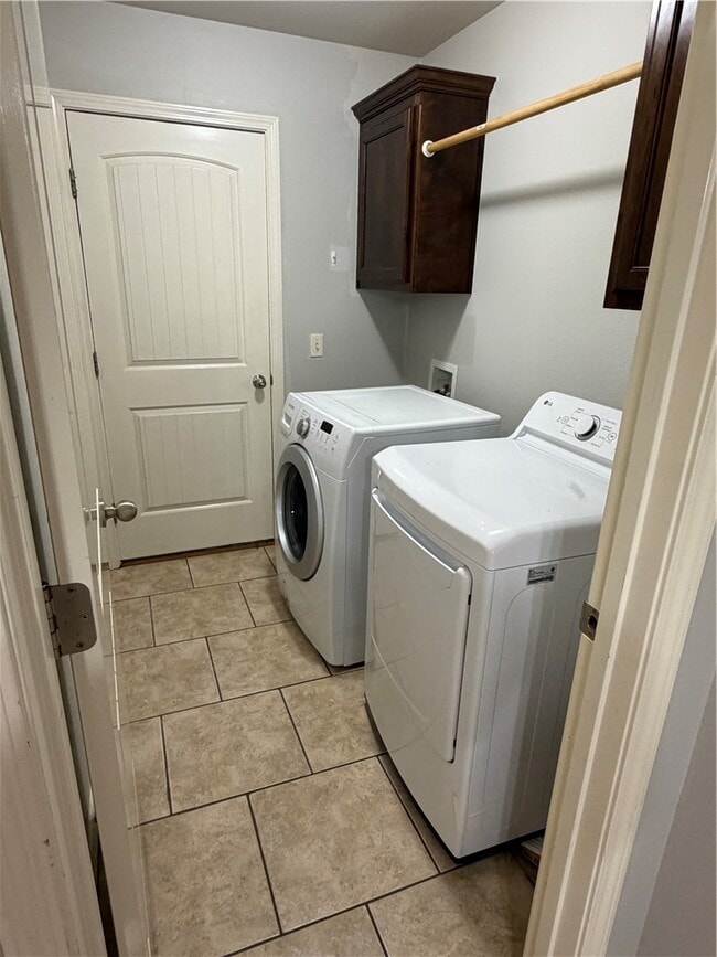 Building Photo - 1907 SW Stonegrove Rd