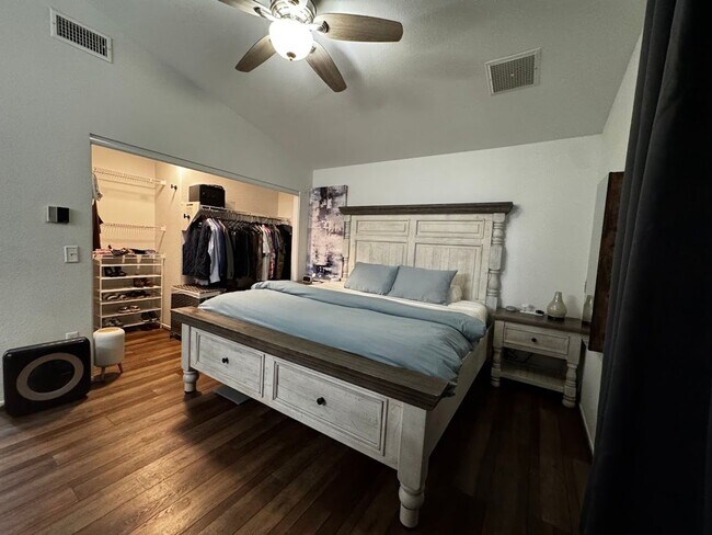 Building Photo - 3700 Mt Lassen Ave