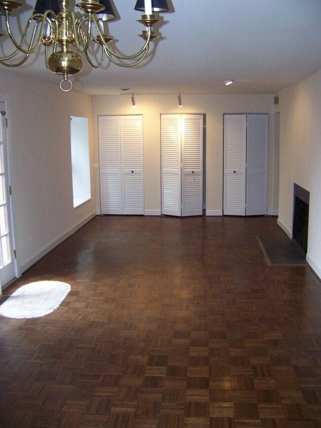 Building Photo - 1 BR / 1 BA Church Hill Garden Apt. Sorry,...