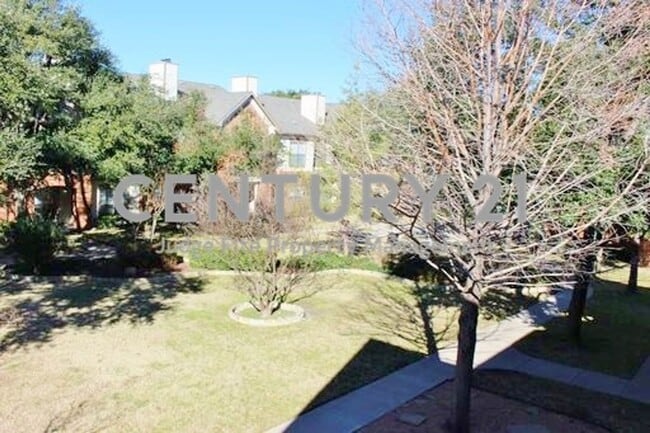Building Photo - Wonderful 2-Story 3/2/1 Townhouse in Plano...