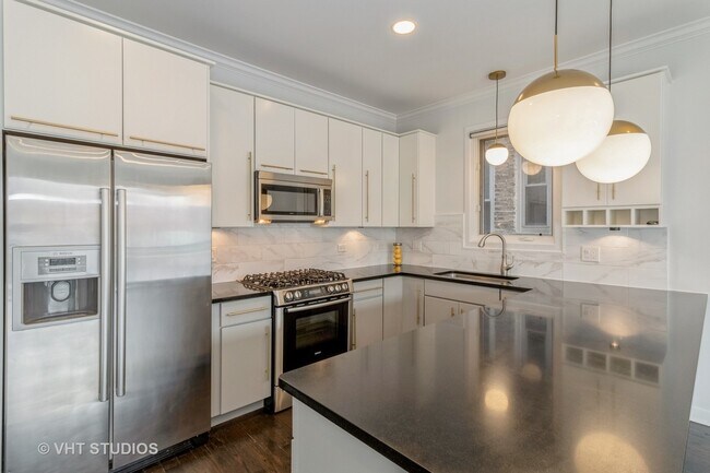 Building Photo - 1644 W Blackhawk St