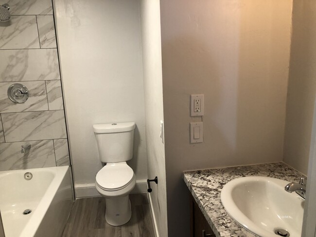 Building Photo - 1227 S Central Ave